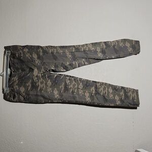 Style Me Pants Womens Size 8 camoflauge altered waist see meaurments Flaw